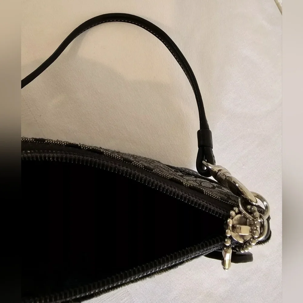 Coach | Vintage Canvas & Leather Wristlet Purse | Signature Monogram Pattern - Picture 12 of 16